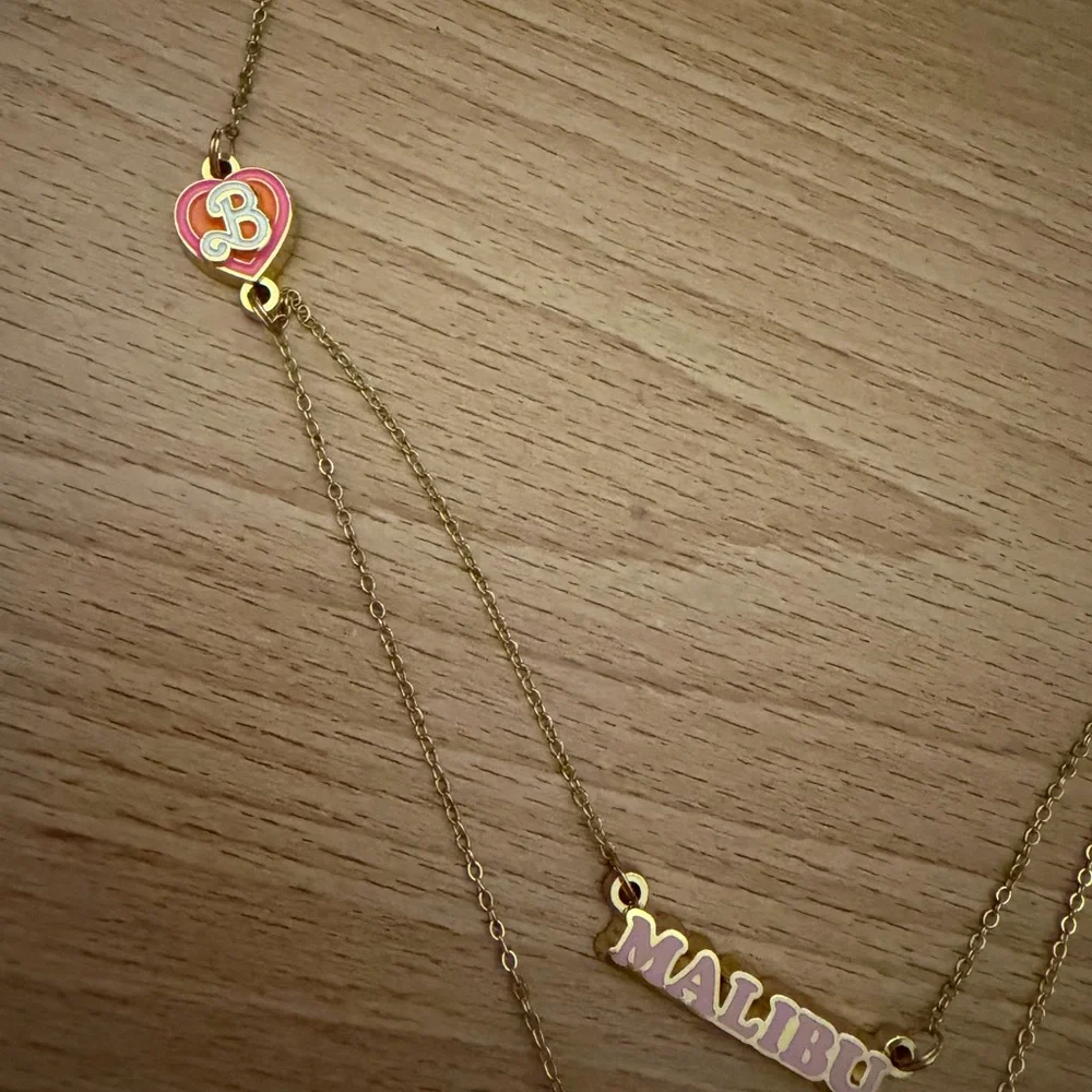 Barbie Malibu Gold Necklace - Picture 3 of 5